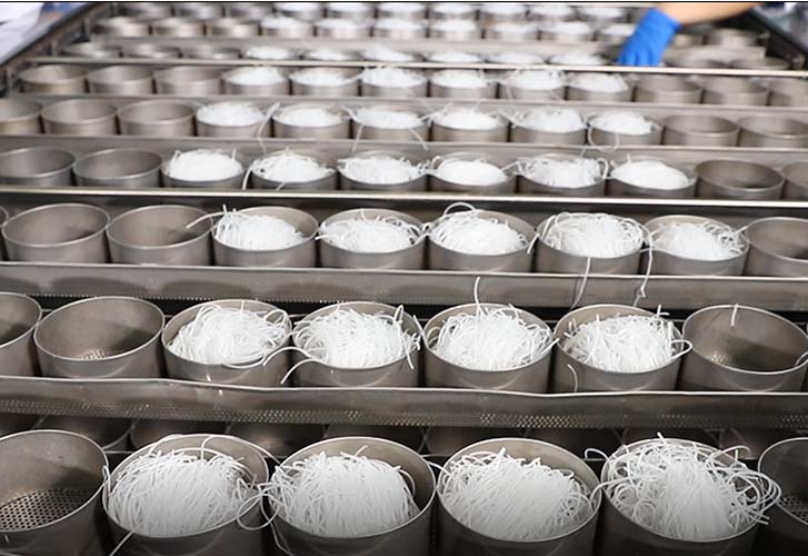酸辣粉設備無需更換模具實現(xiàn)多樣粉餅自由生產