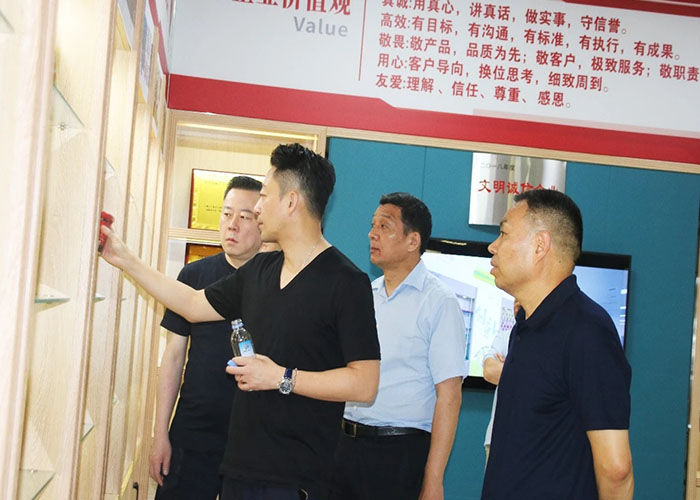 參觀酸辣粉展廳2.jpg
